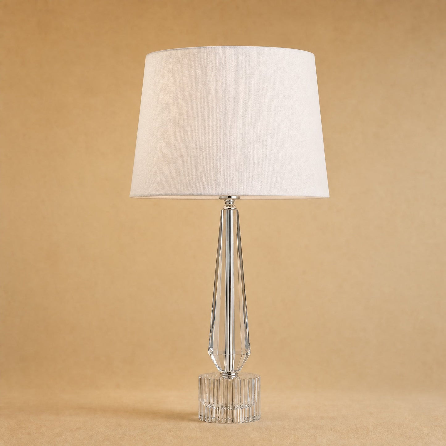 Lampe de chevet cristal Perlanya, fuseau facetté et abat-jour blanc | Delvanie