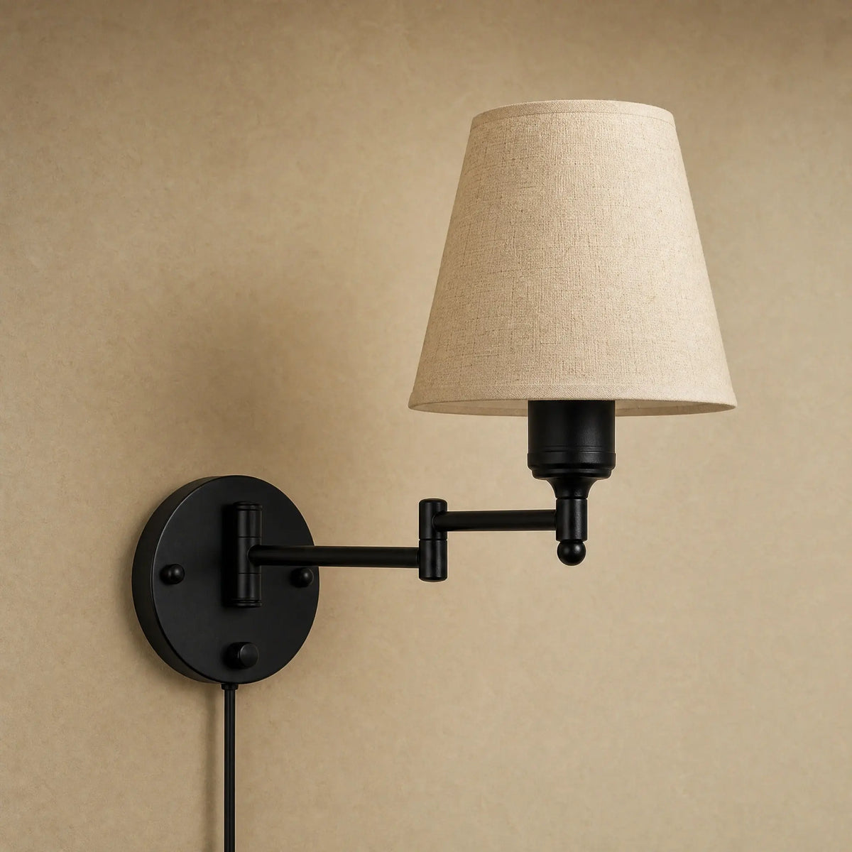 Applique murale en tissu ecru a bras articule, packshot