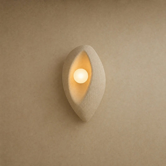 Lampe de chevet murale Sakumi, coque Pétale écrue de 30 x 18 cm allumée | Delvanie
