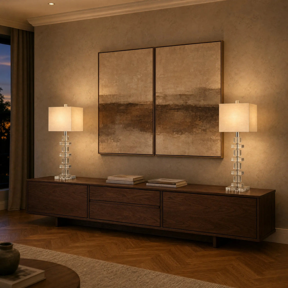 Paire de lampes Perlanya modèle Cubes allumées sur une enfilade | Delvanie