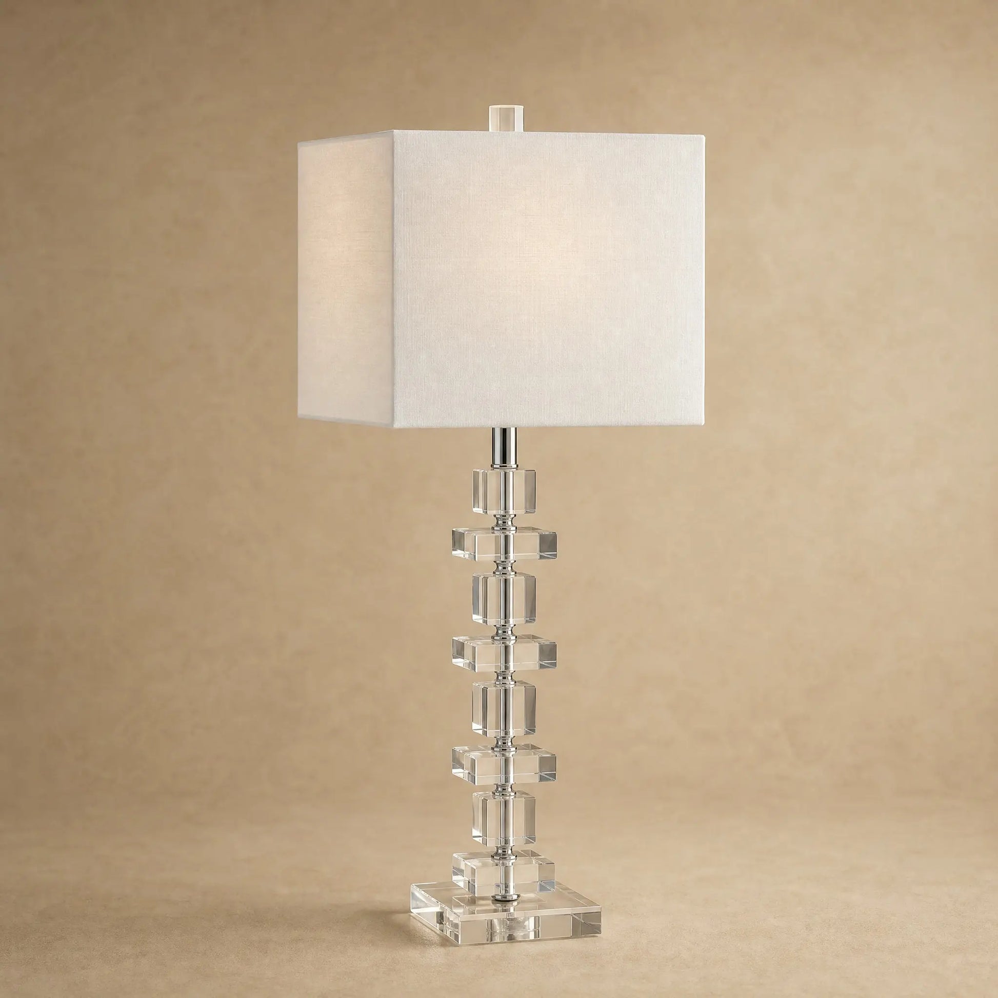 Lampe de chevet cristal Perlanya, colonne de cubes et abat-jour carré | Delvanie