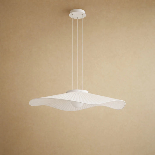 Suspension blanche Namiyo, voile de tissu plissé cintré en vague, montage suspendu | Delvanie