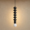 Suspension métal noir Tamayu, colonne de six perles noir mat et globe opale