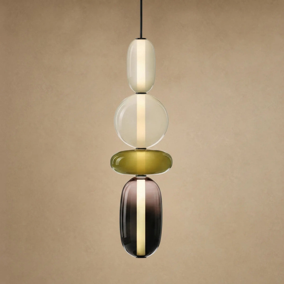 Suspension verre coloré Zuccara, quatre perles crème, olive et fumé, hauteur 59 cm