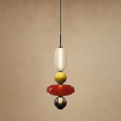 Suspension verre coloré Zuccara, quatre perles à bille jaune et galet rouge, hauteur 50 cm