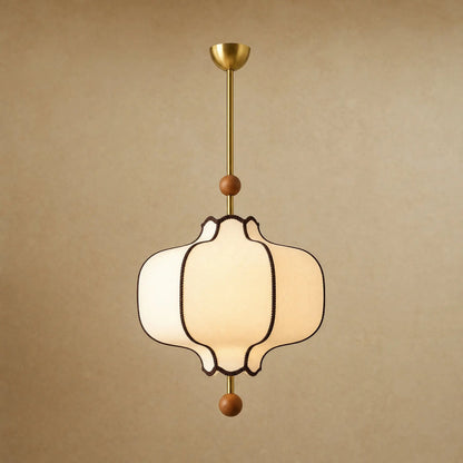 Suspension vintage Volnéa, abat-jour de tissu écru et sphères de bois patiné, packshot | Delvanie