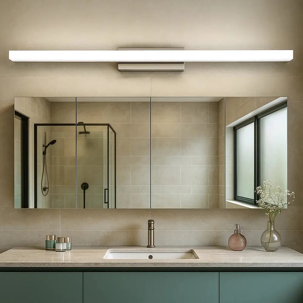 Applique Murale Salle de Bain <br> Brillance Contemporaine | Lunara | Delvanie