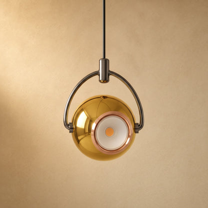 Suspension Eravia dorée, globe laqué orientable | Delvanie