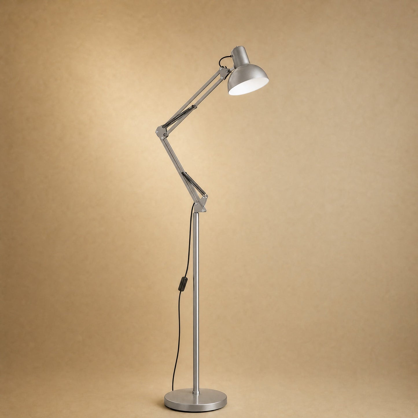 Lampadaire liseuse à bras articulé, coloris argent brossé | Delvanie