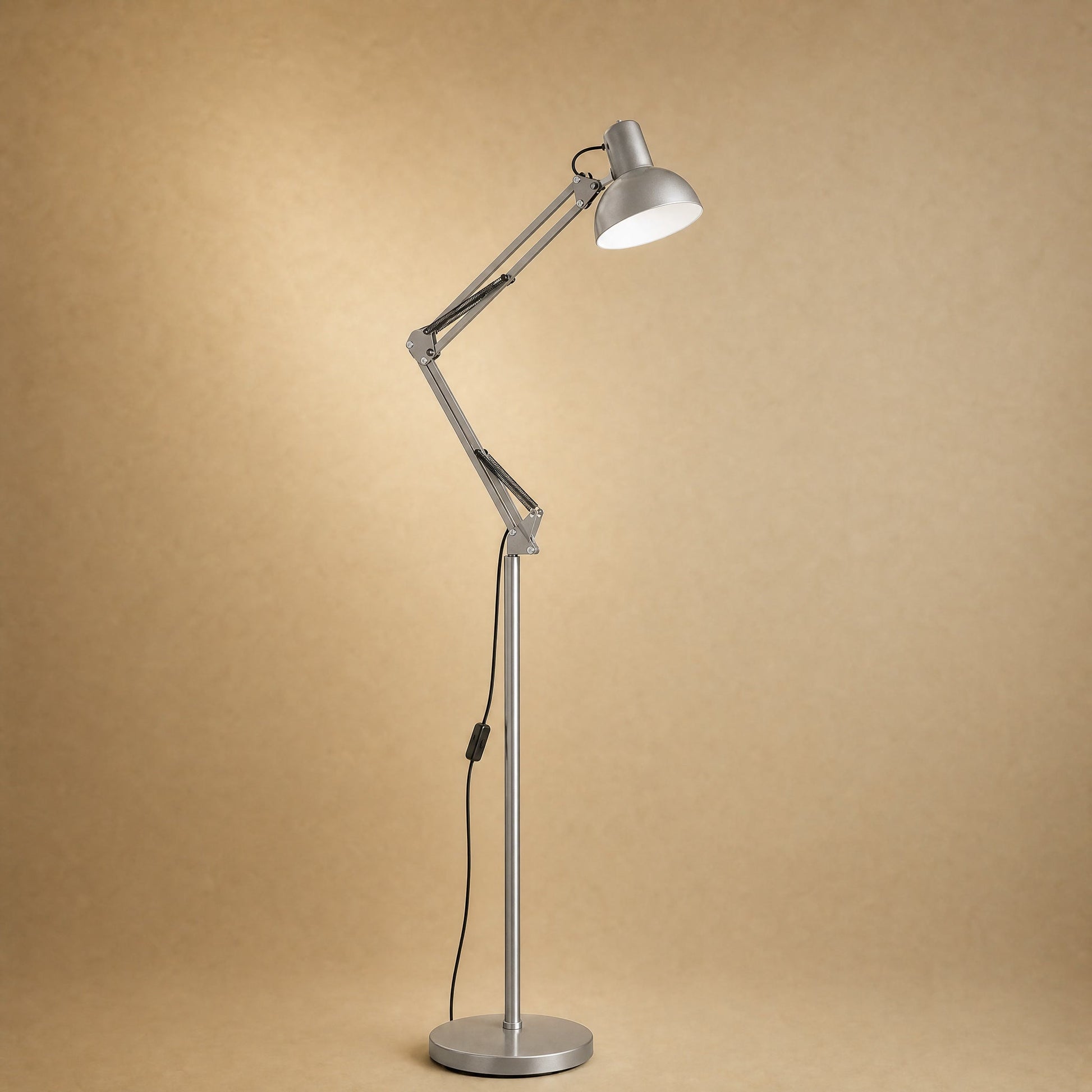 Lampadaire liseuse à bras articulé, coloris argent brossé | Delvanie