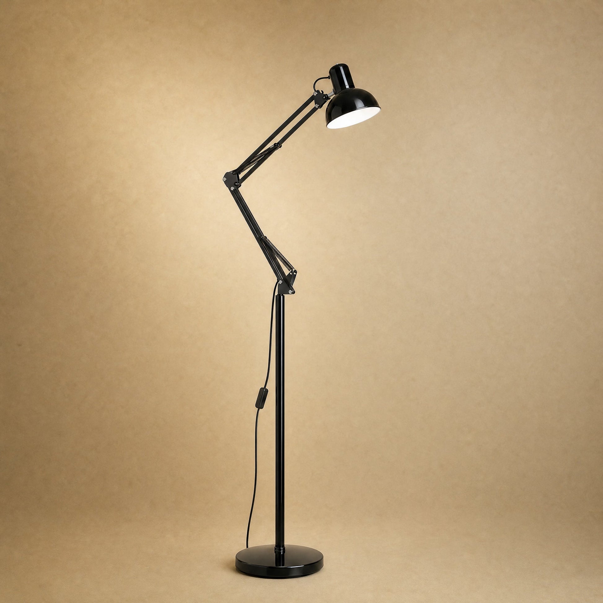 Lampadaire liseuse à bras articulé, coloris noir laqué | Delvanie