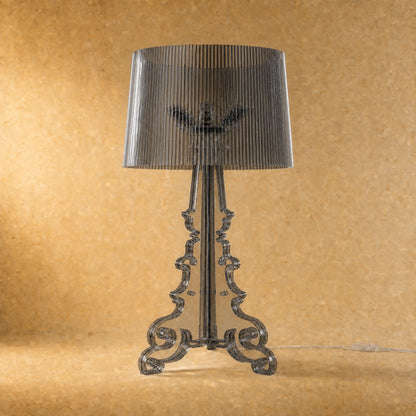 Lampe baroque Rivento en acrylique noir fumé translucide, colonne à volutes et abat-jour cannelé, vue de face | Delvanie