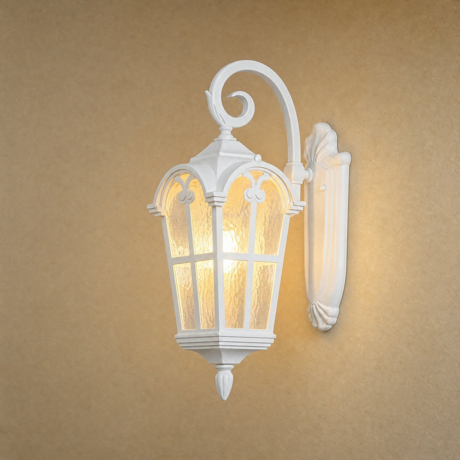 Lanterne murale extérieure blanche Portessa, modèle Lanterne Suspendue, bras en volute arqué | Delvanie