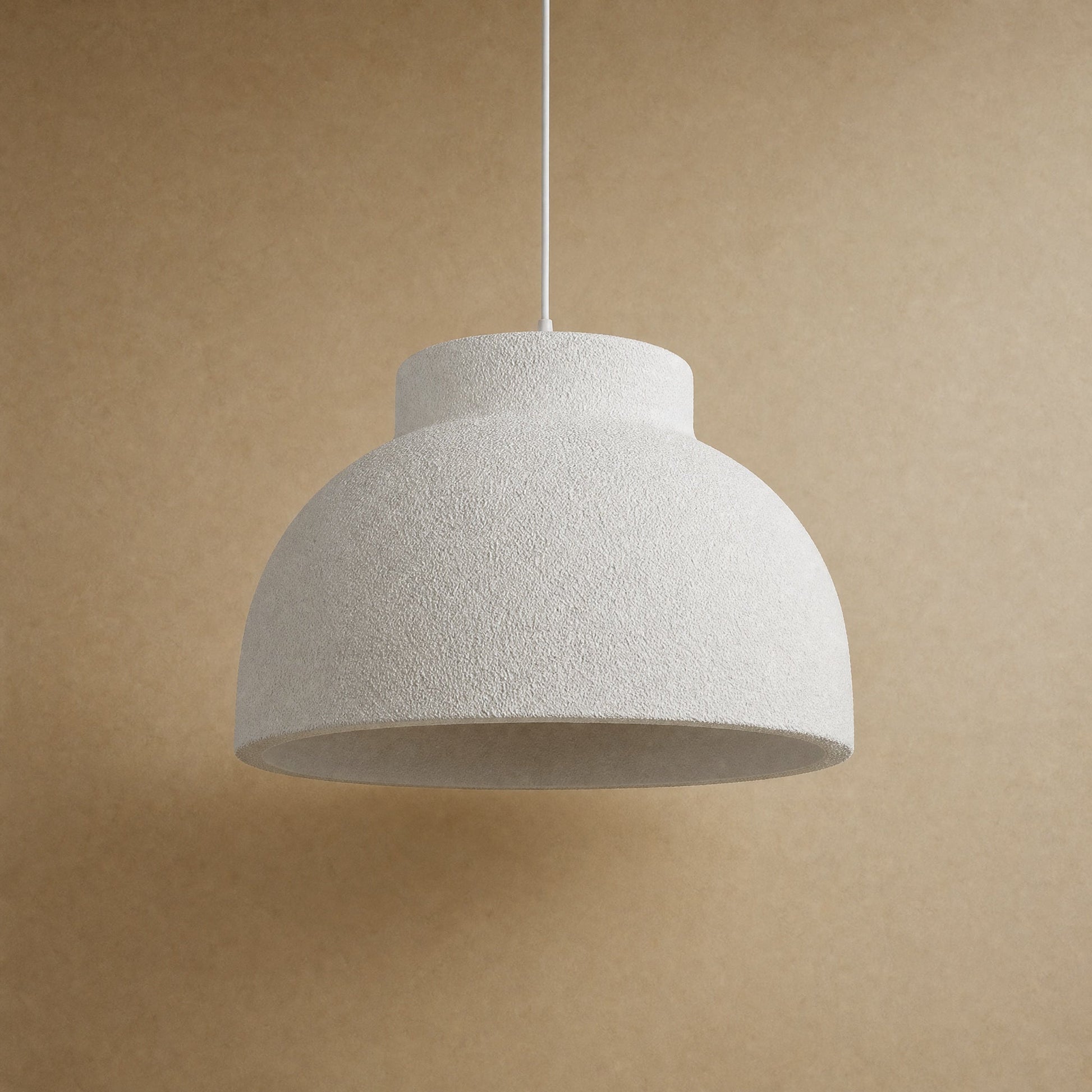 Lustre chambre wabi-sabi Nivoya blanc, dôme crépi sculpté à la main | Delvanie