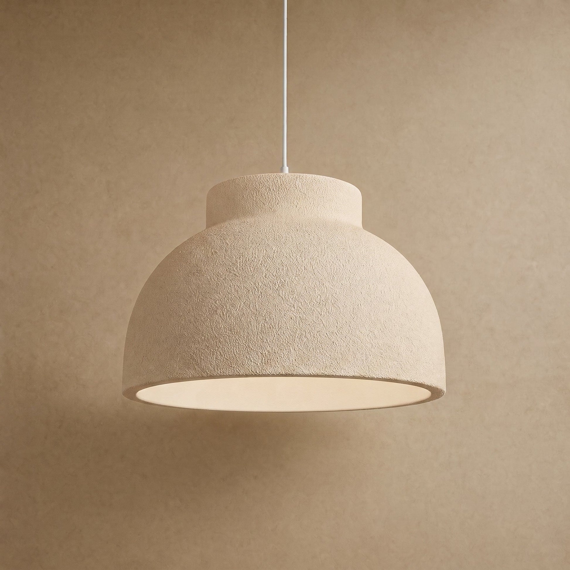 Lustre chambre wabi-sabi Nivoya crème, dôme crépi sculpté à la main | Delvanie