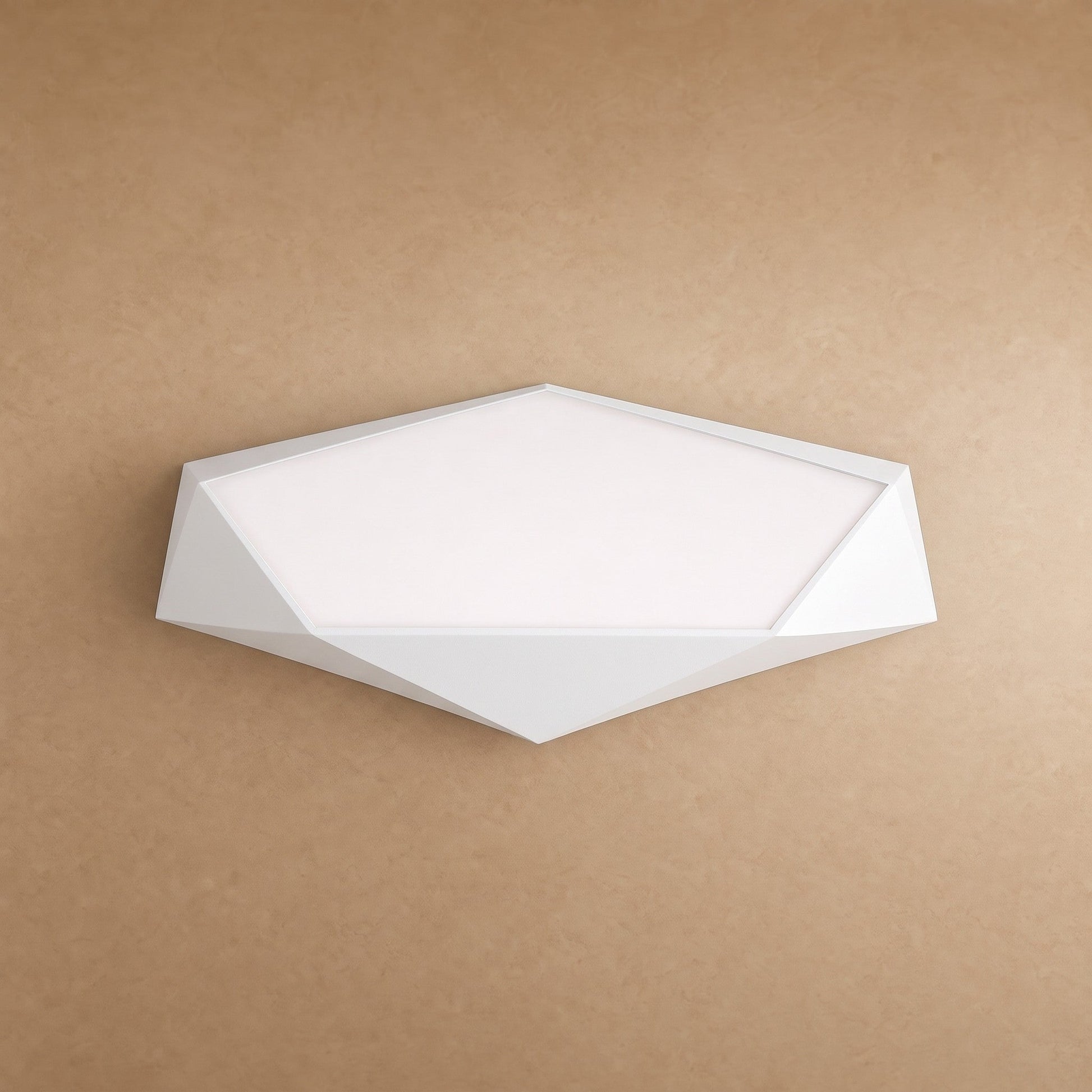 Plafonnier plat pentagone facetté blanc, packshot | Delvanie