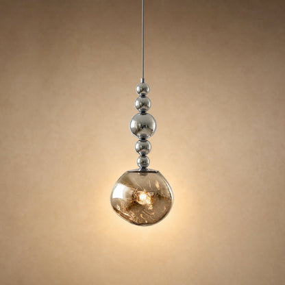 Suspension art déco chapelet de perles chromées et globe coulé fumé | Delvanie