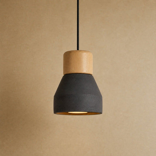 Suspension béton Noir à cône brut et cylindre de bois clair, Ø 12,5 cm | Delvanie