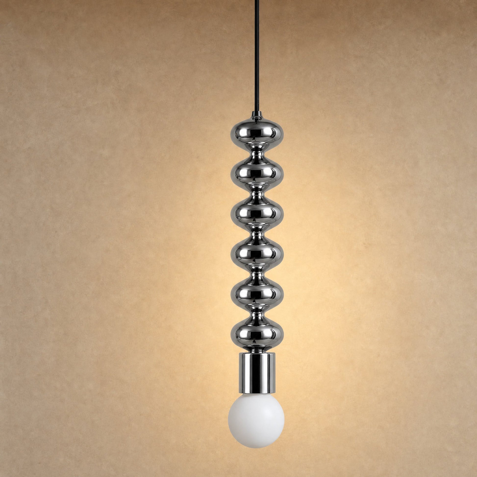 Suspension Tamayu en chrome poli avec globe opale | Delvanie