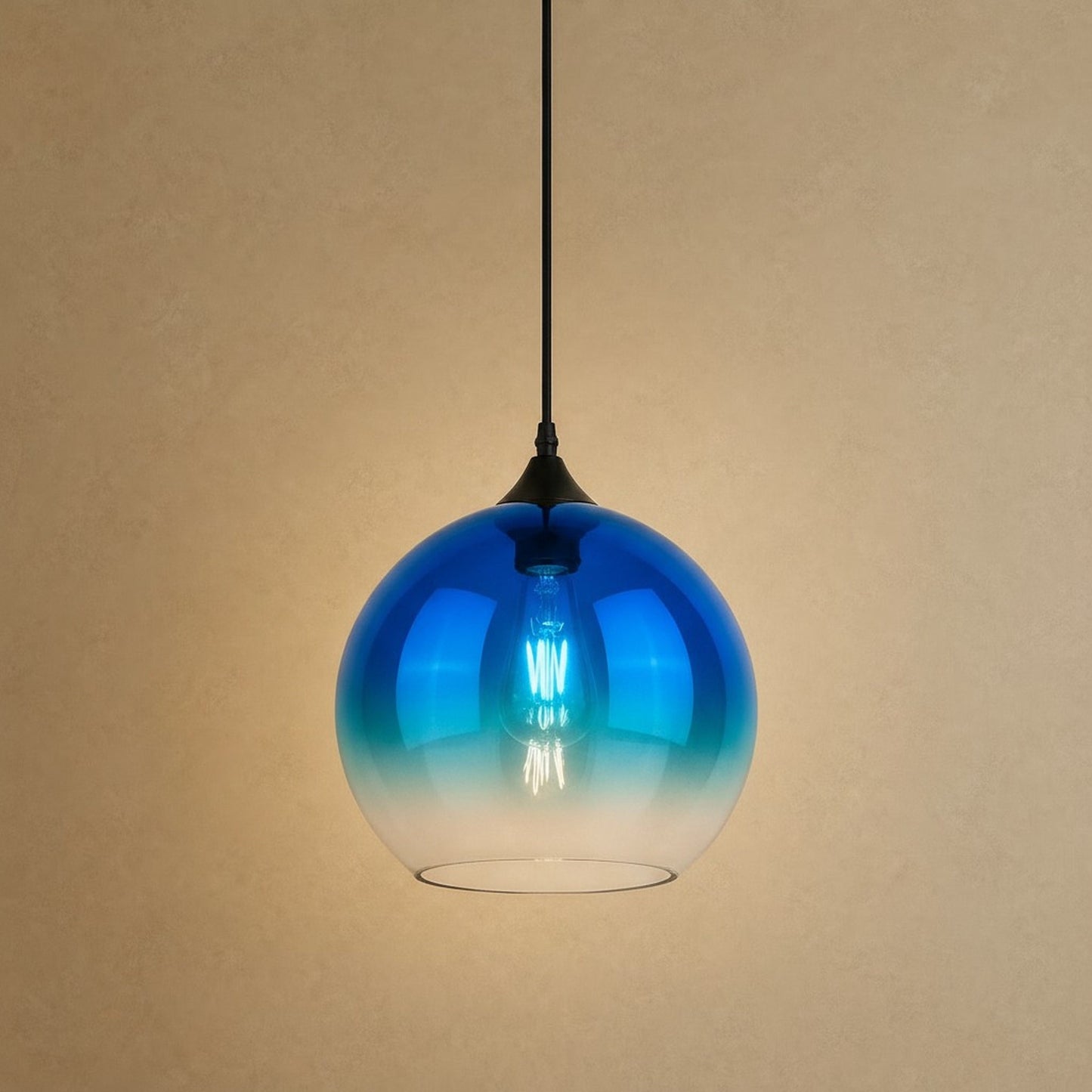 Suspension plafond Iridana, globe de verre dégradé bleu saphir | Delvanie