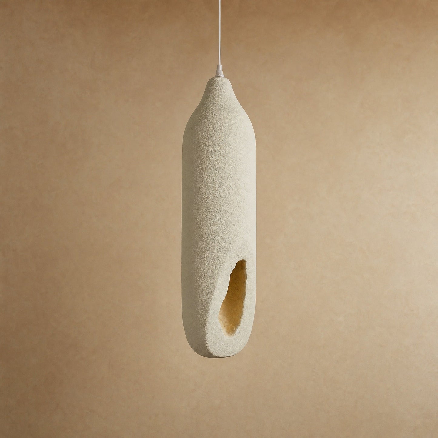 Suspension salon Golenza, colonne ivoire modelée à la main de 63 cm | Delvanie