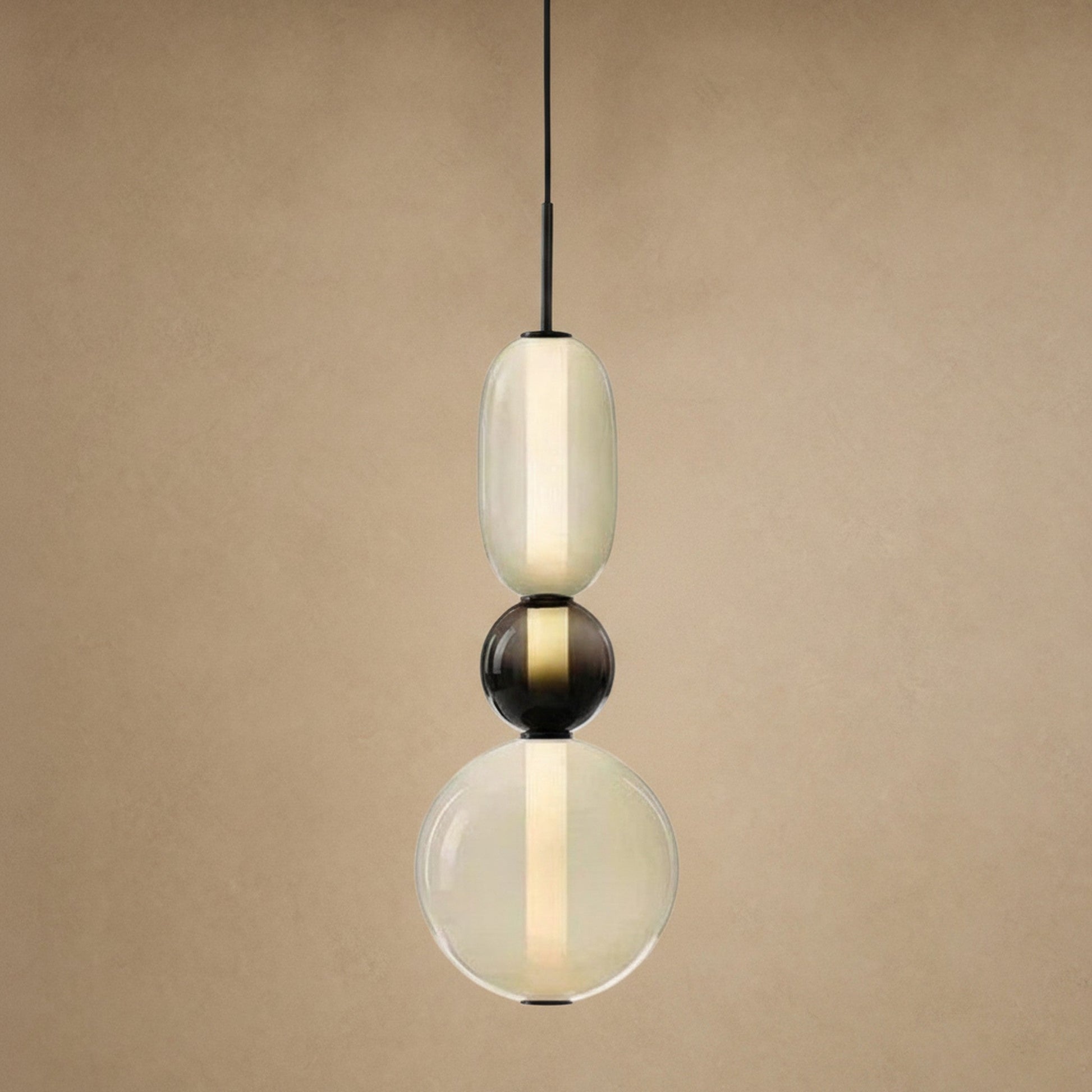 Suspension verre coloré Zuccara, trois perles à bille noire et crème, hauteur 39 cm | Delvanie