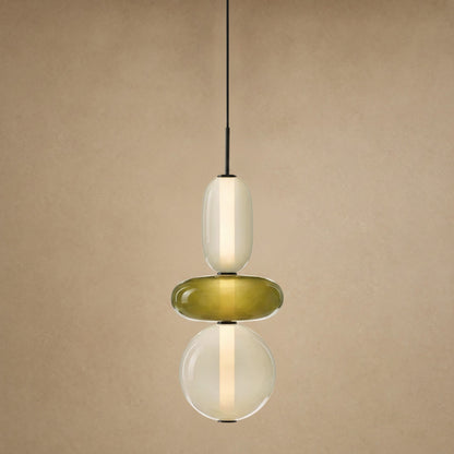 Suspension verre coloré Zuccara, trois perles à galet olive et crème, hauteur 39 cm | Delvanie