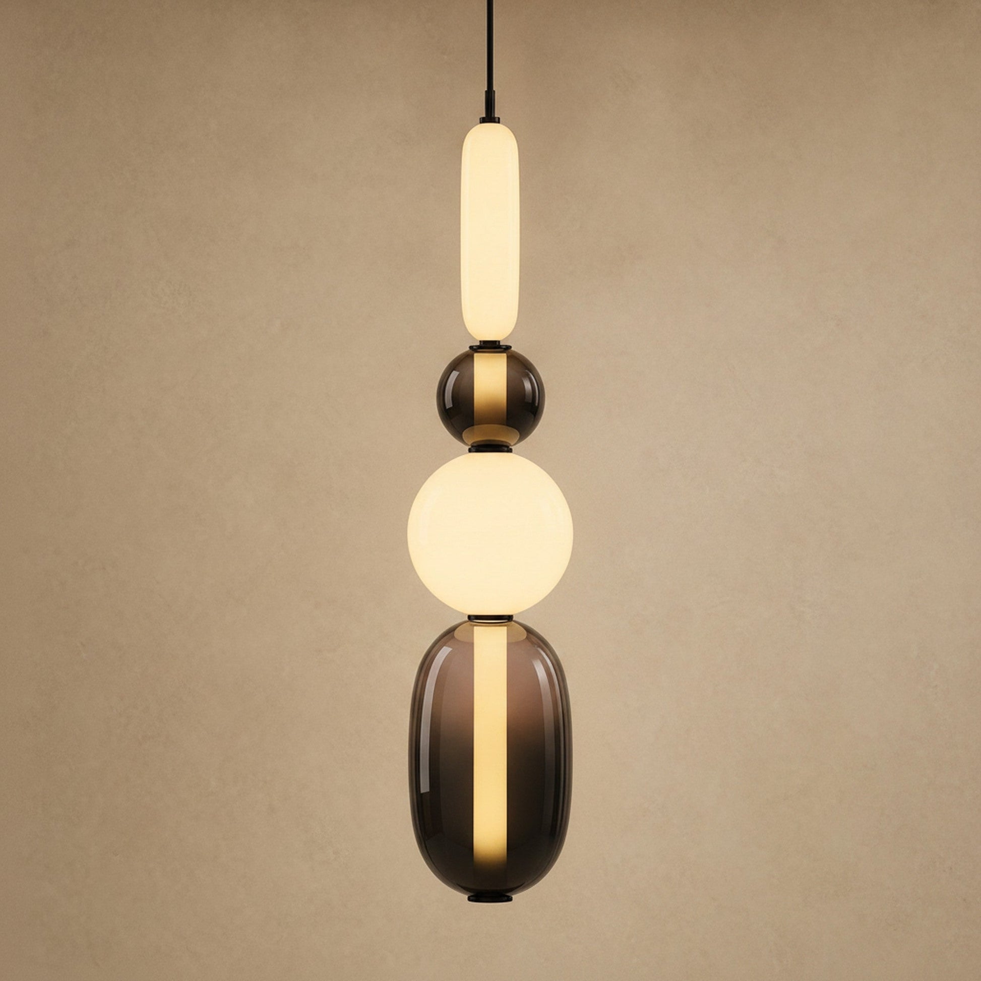 Suspension verre coloré Zuccara, quatre perles à bille noire et fumé, hauteur 69 cm | Delvanie